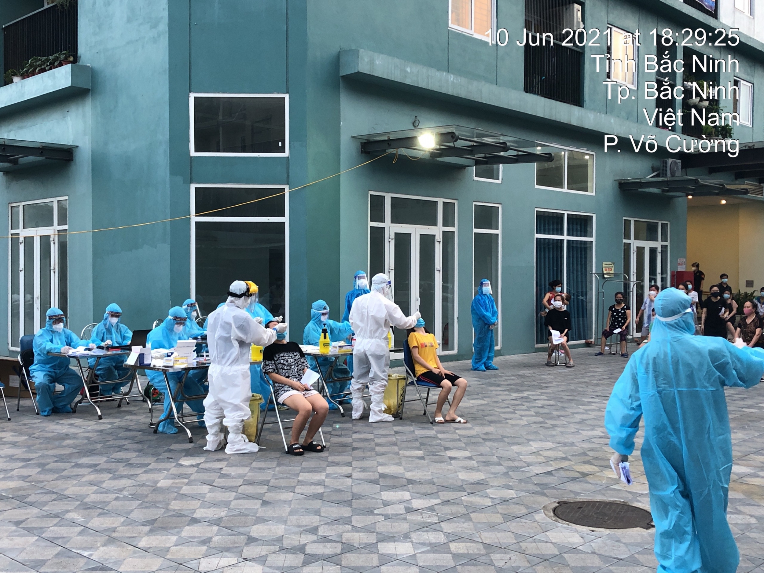 HỖ TRỢ CHÍNH QUYỀN LẤY MẪU XÉT NGHIỆM