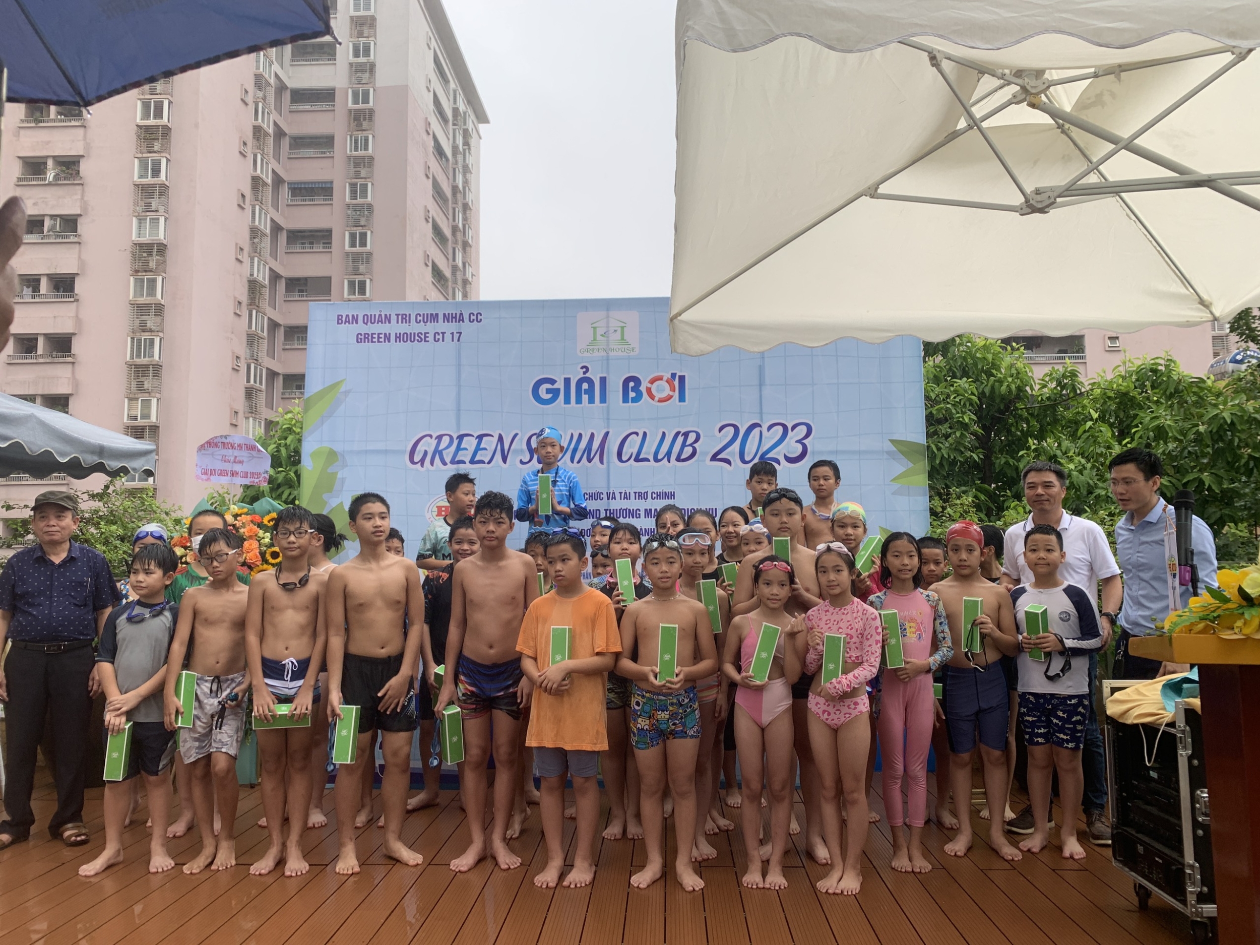 GHI NHẬN TỪ MỘT GIẢI BƠI “PHONG TRÀO”